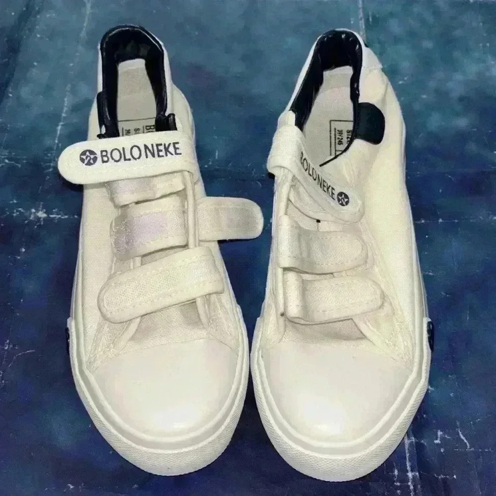 NWT Boloneke canvas sneakers
